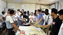 西行记| 建设“一带一路”我们在一起 援非志愿者与塞内加尔青年共飨中国美食文化